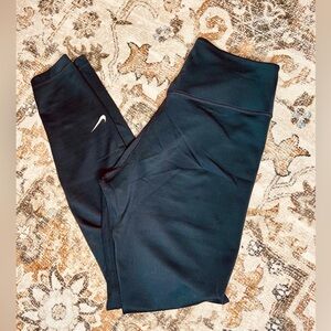 Nike dry fit leggings women’s medium